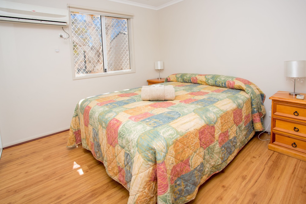 Superior 2 Bedroom Cabin - S4 (1Qn 1Bunk) photo 2