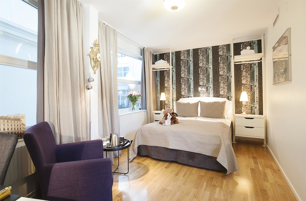 Standard Room, 1 Queen Bed, Non Smoking (1 Queen or 2 Twin beds)