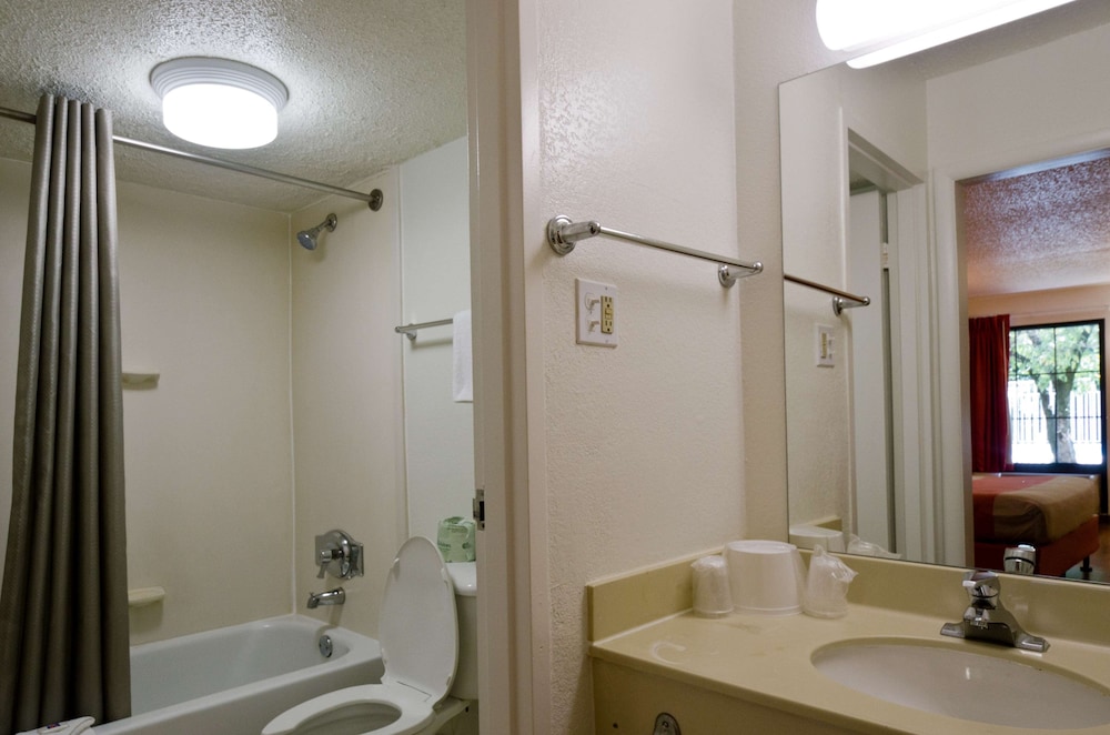 Standard Room, 2 Double Beds, Non Smoking - Photo 8