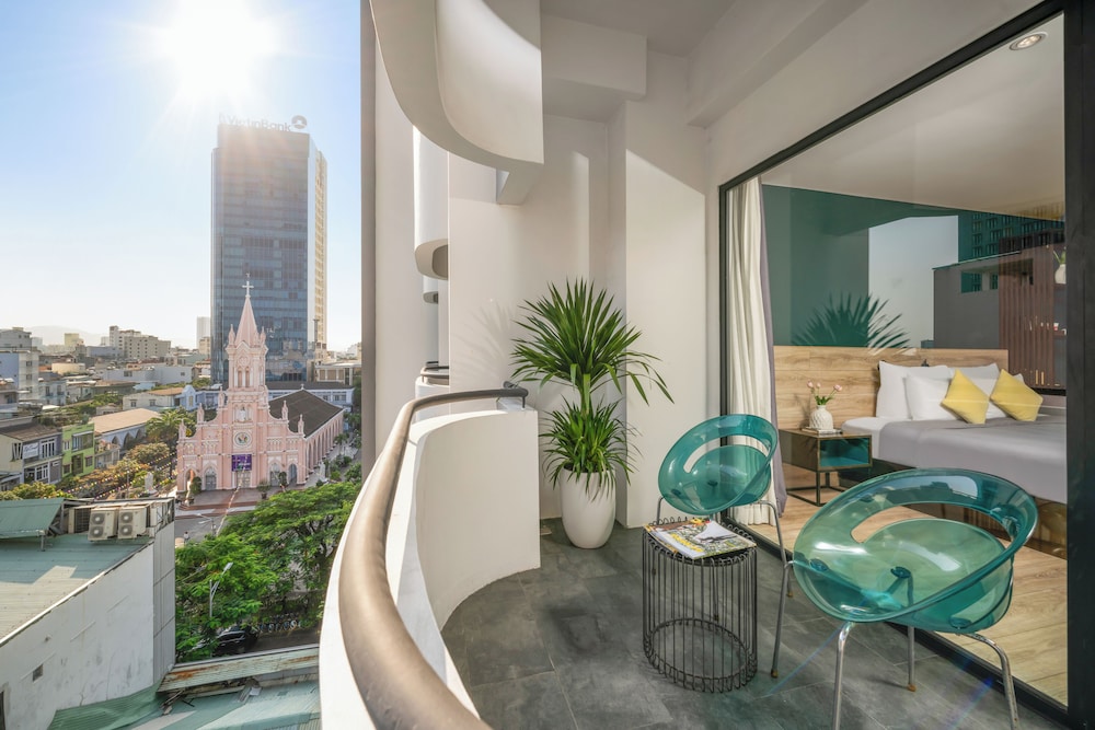 Deluxe Double Balcony photo 3