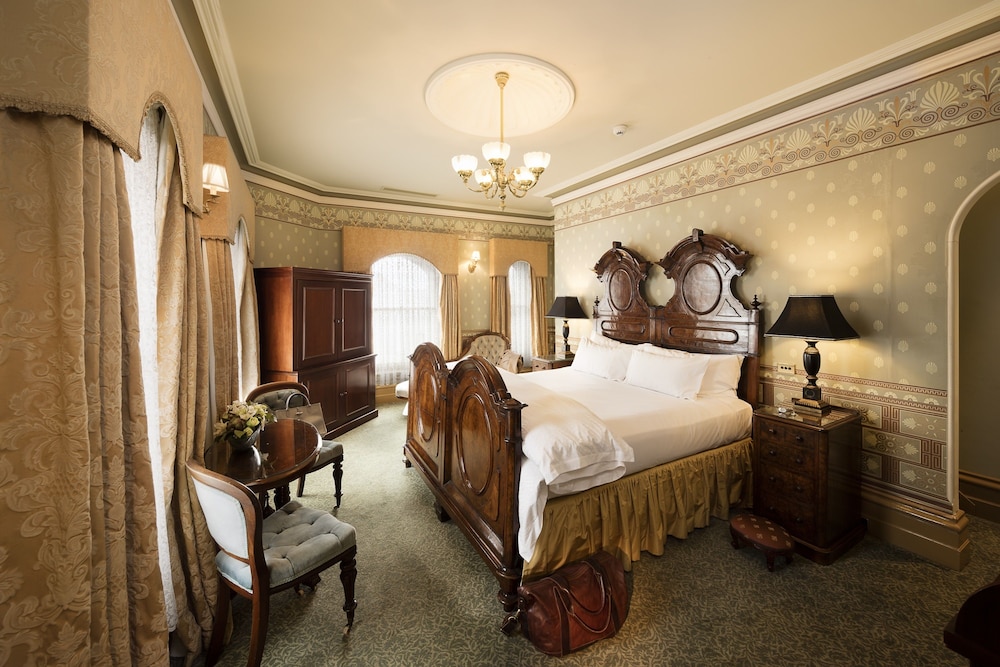 Royal Room, 1 King Bed photo 3