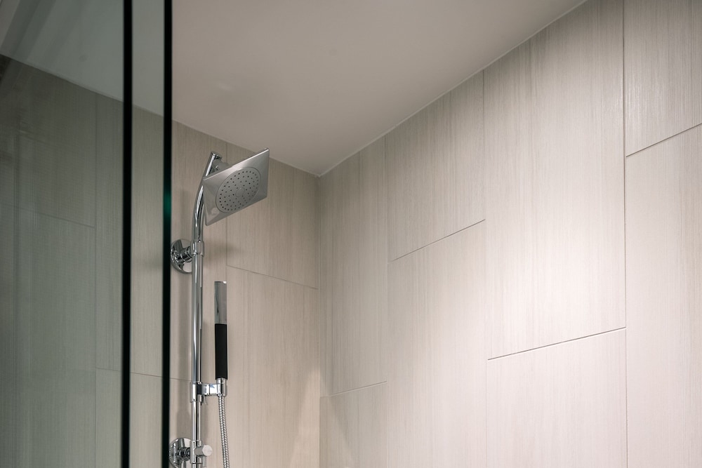 Concierge Room, Room, 1 King Bed - Photo 8