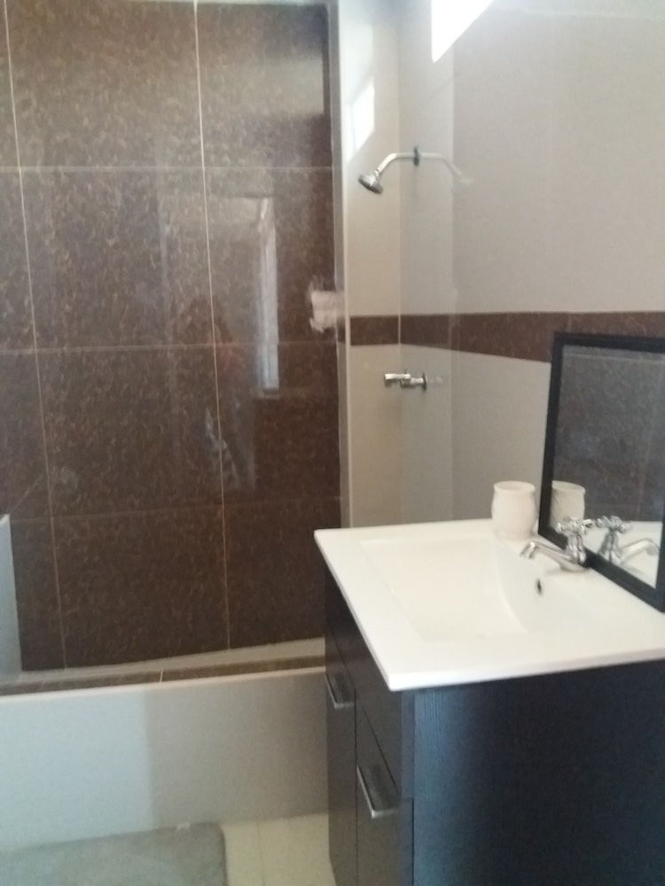 Triple Room, 3 Twin Beds, Private Bathroom photo 2