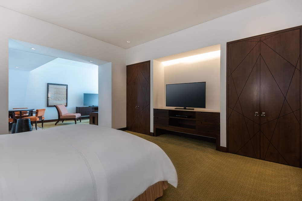 Executive Studio Suite, 1 King Bed - Photo 3
