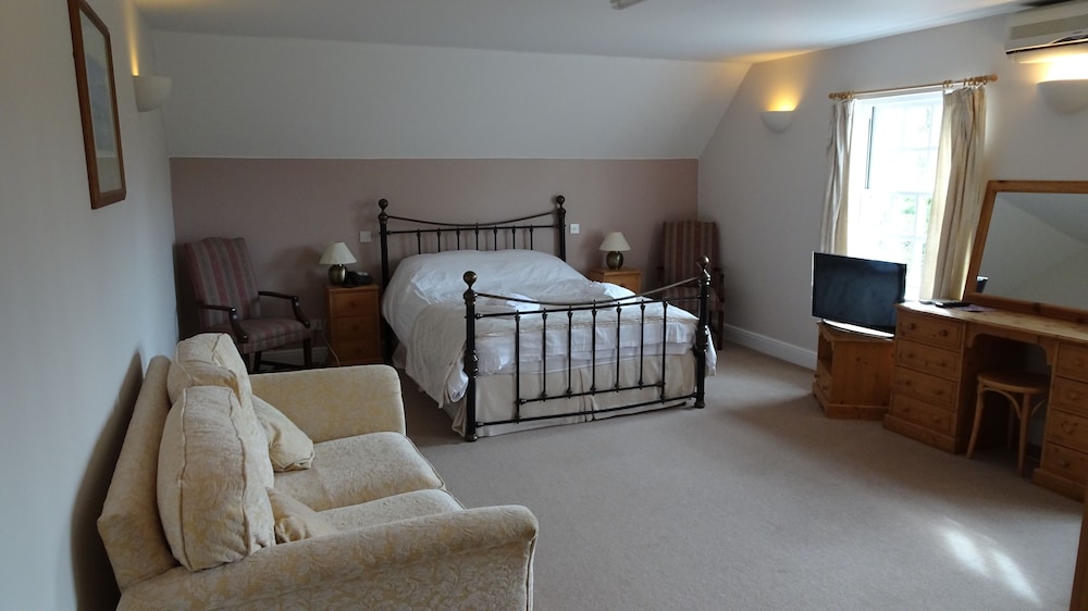 Executive Quadruple Room, 1 Queen Bed with Sofa bed, Bathtub, Garden View photo 3
