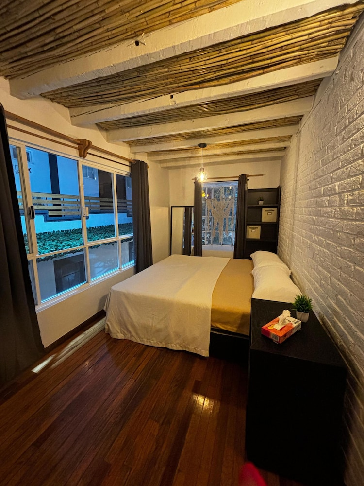 Comfort Room, 1 King Bed photo 2