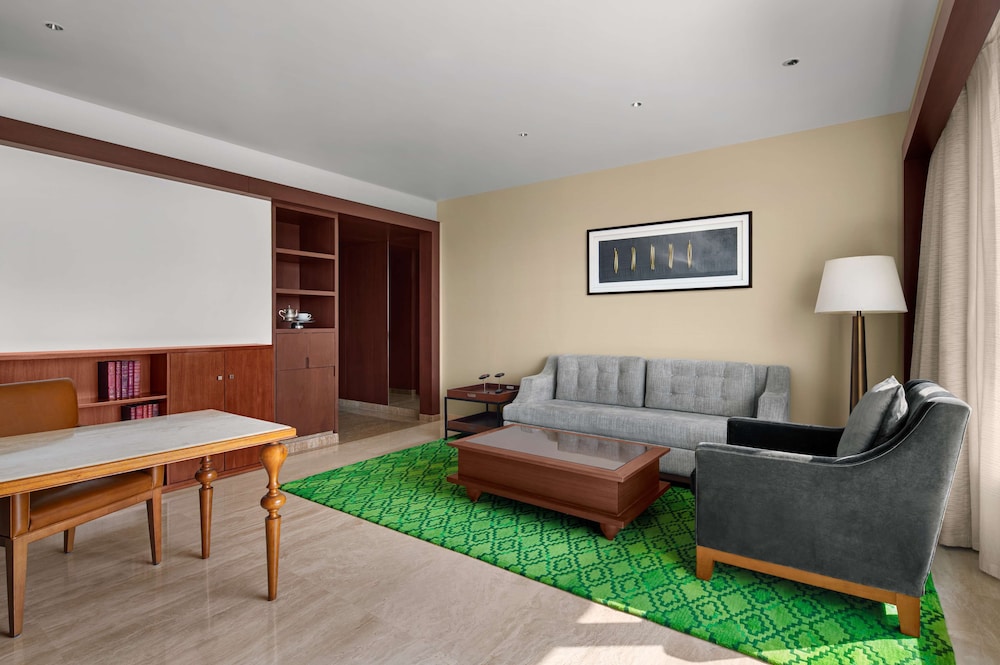 Deluxe Twin Room - Cocktail Hours 5:30 pm to 7:30pm, 20% off on F&B, Free One Way Airport Transfer.