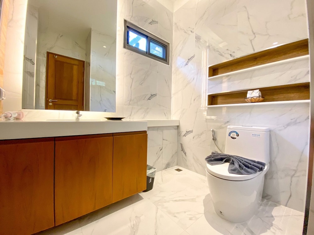 1 Bedrooms, Pool Access - Photo 5
