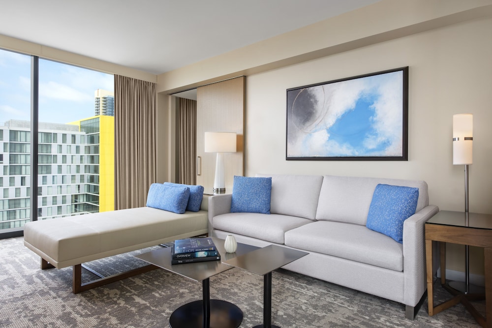 Suite, 1 Bedroom, Accessible Bathtub, Non Smoking (Communications) thumbnail 5