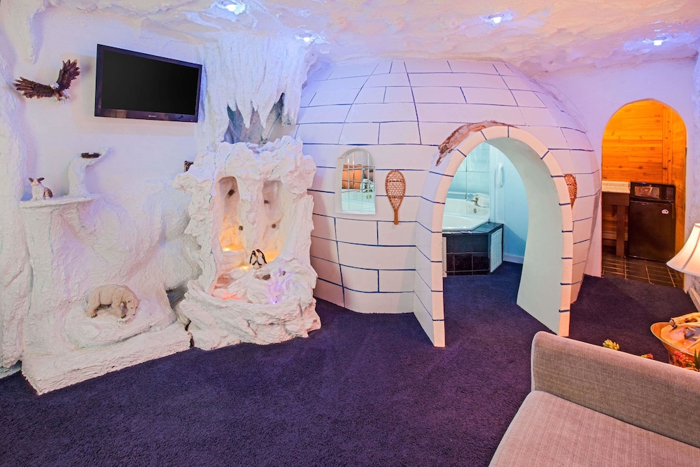Suite, 1 Bedroom (Alaskan Ice Cave) - Photo 3