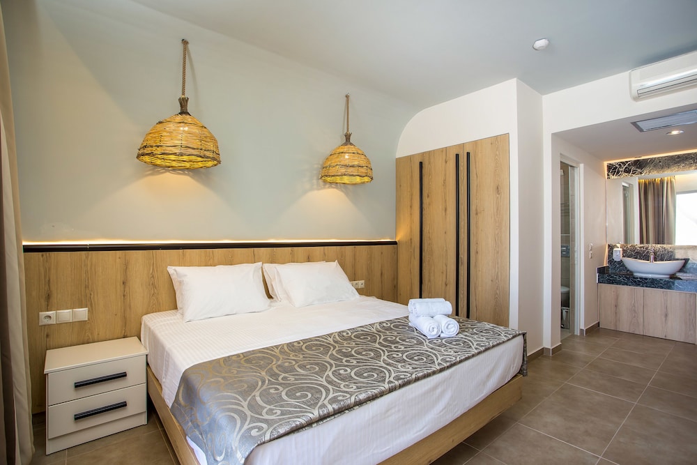Deluxe Room, Private Pool - Photo 1