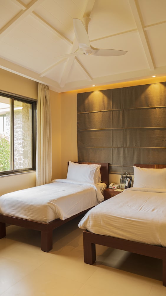 Premium Garden View Twin Room - Photo 7