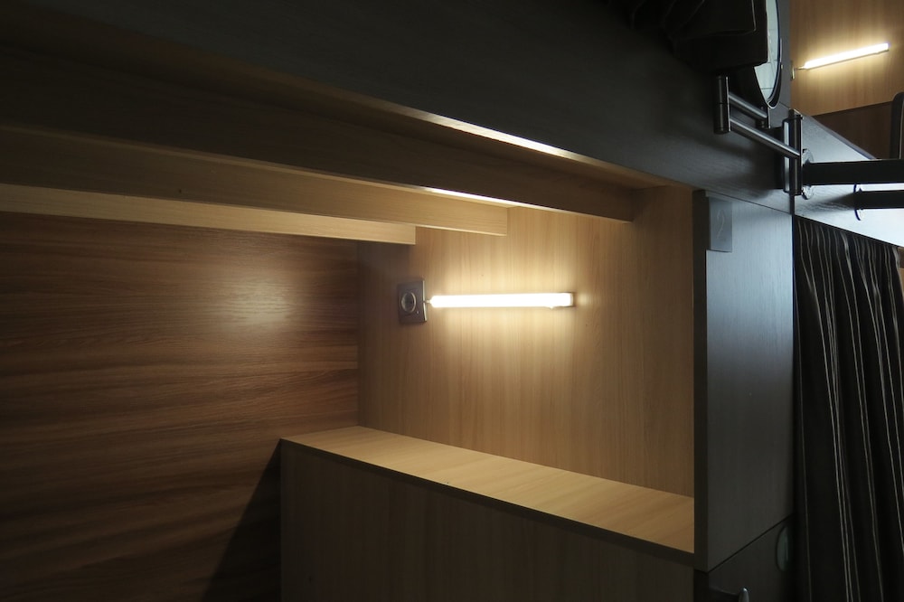 Capsule in 12-beds dormitory photo 3