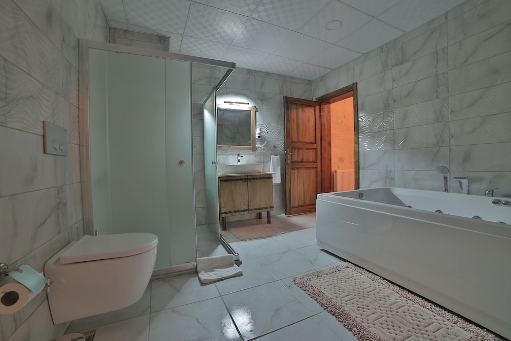 Junior Suite, Jetted Tub photo 2