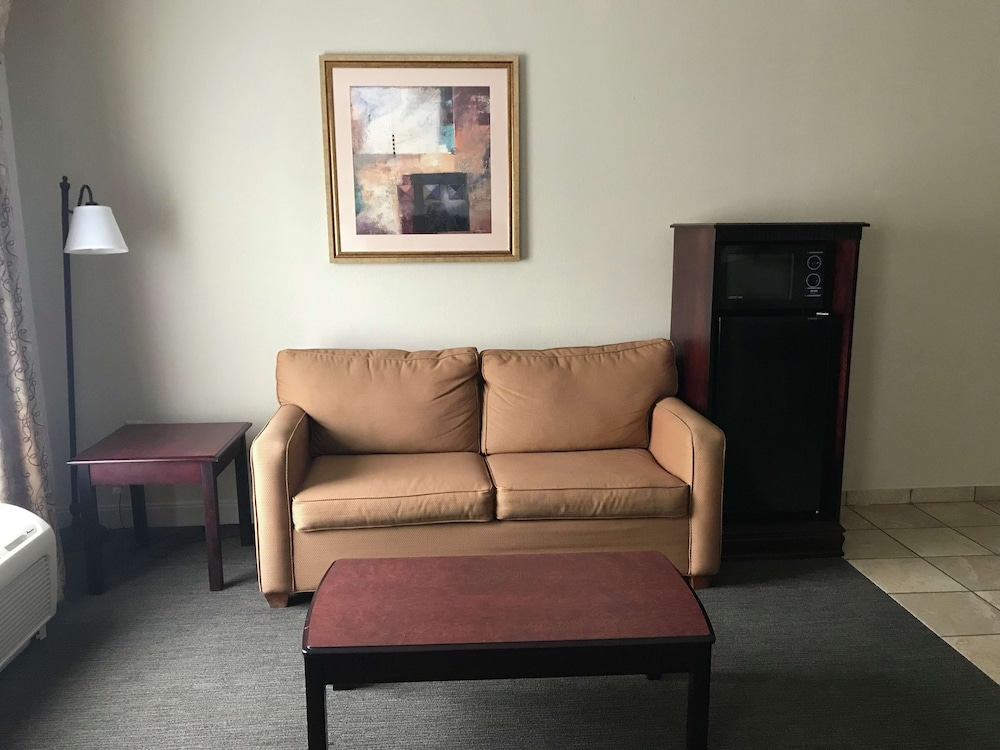Suite, 1 King Bed, Non Smoking - Photo 3