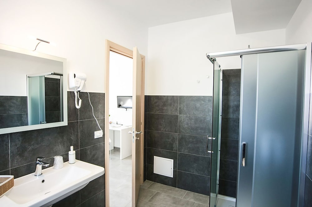Deluxe Triple Room - Photo 6