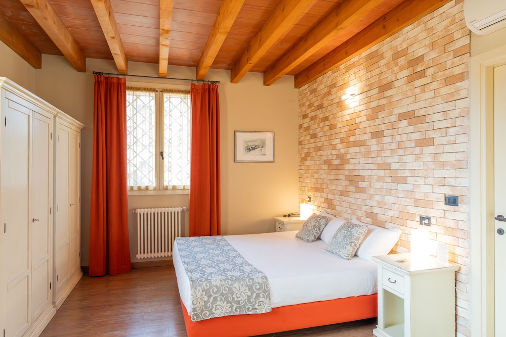 Standard Double or Twin Room photo 2