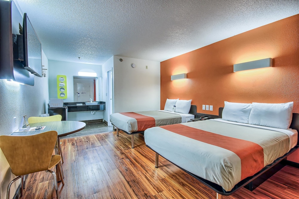 Standard Room, 2 Double Beds, Non Smoking - Photo 1