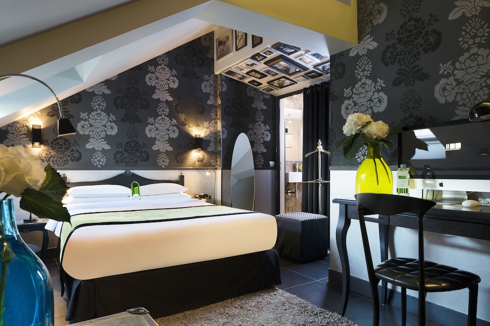 Signature Double Room, 1 Queen Bed, Bathtub (Design) photo 1