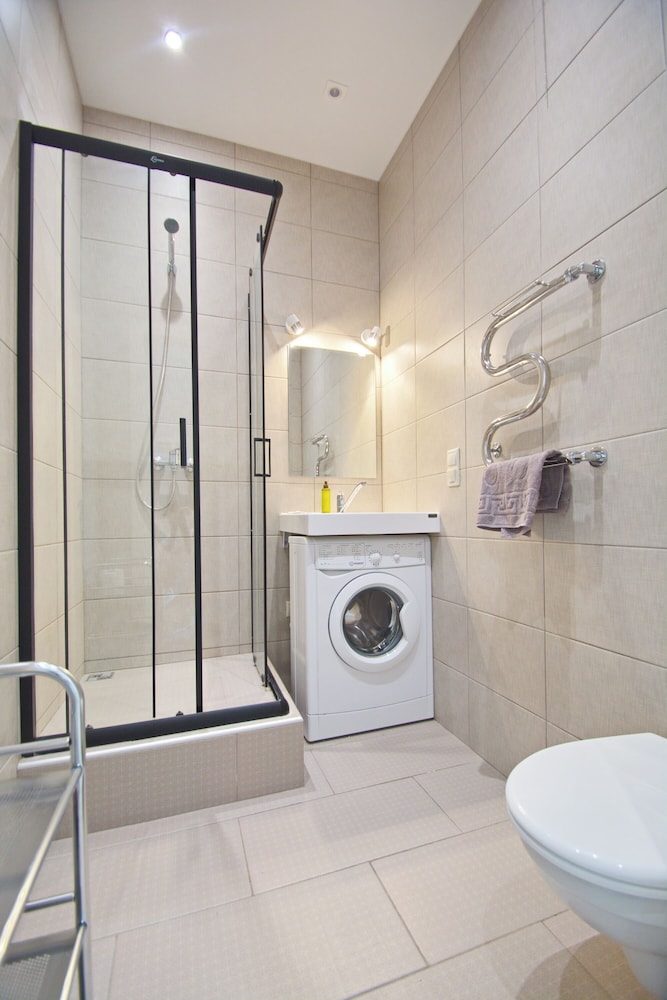 Basic Apartment, 1 Queen Bed, Kitchen (Nezavisimosti prosp., 88-301) photo 2