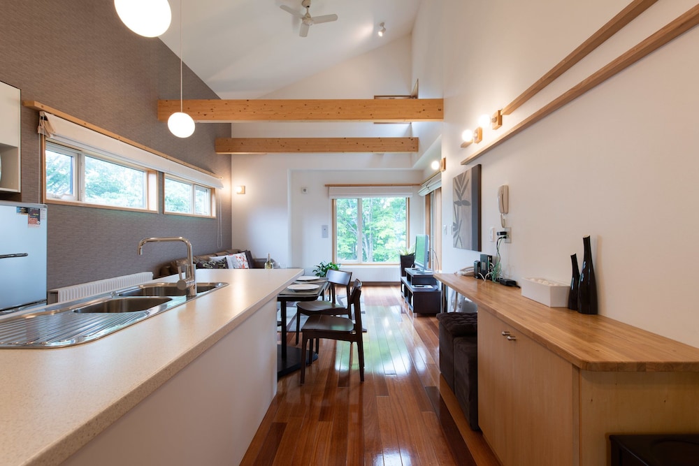 Unit 6, (2 Bedroom 1 Bathroom) photo 2