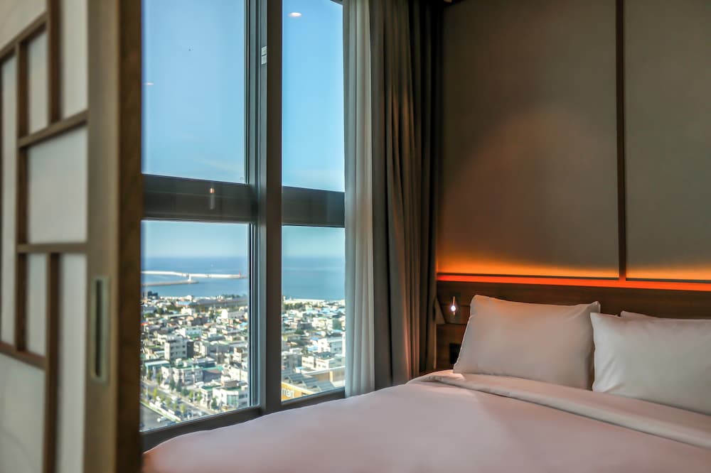 Around Presidential Suite