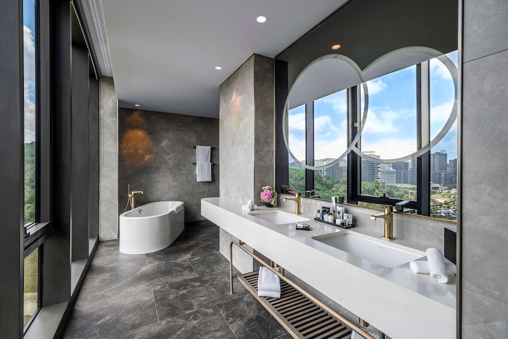 Suite, 1 Bedroom, City View with Lounge Access - Photo 15