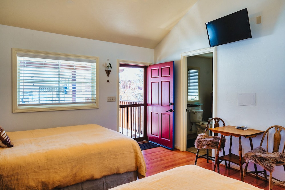 Deluxe Room, 2 Queens (River Room) photo 3