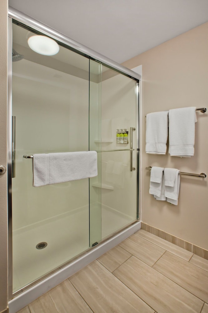 Standard Room, 2 Queen Beds - Photo 5