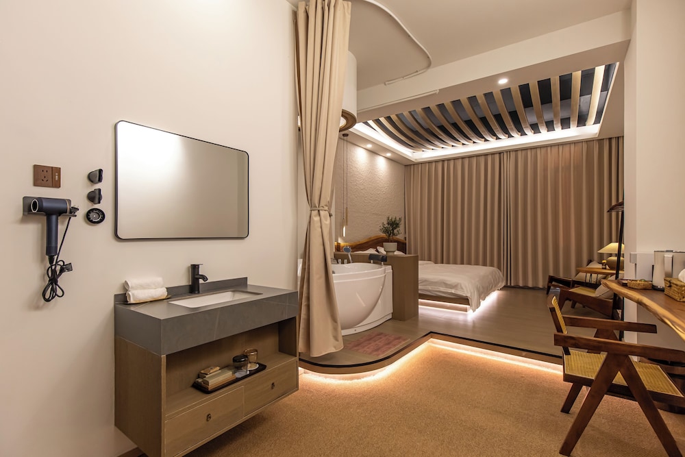 Standard Suite, Lake View - Photo 40