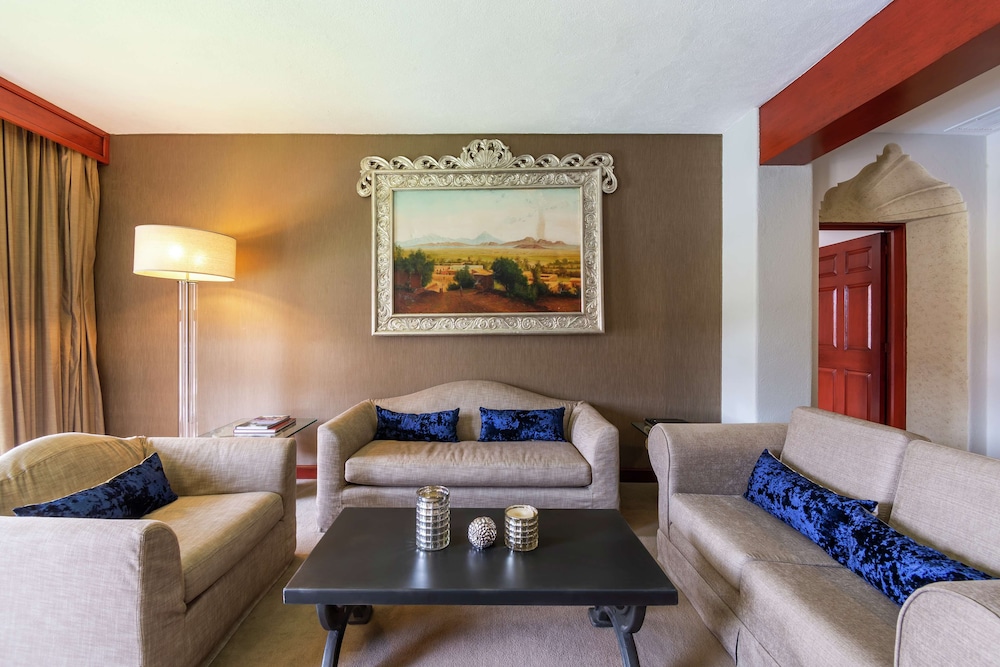 Suite, 1 Bedroom, 1 King Bed - Photo 3