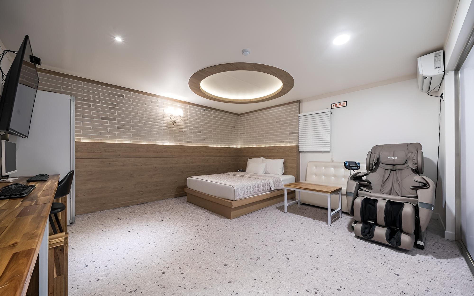 Room (VIP A (Massage Chair Spa Tub Styler C) photo 3