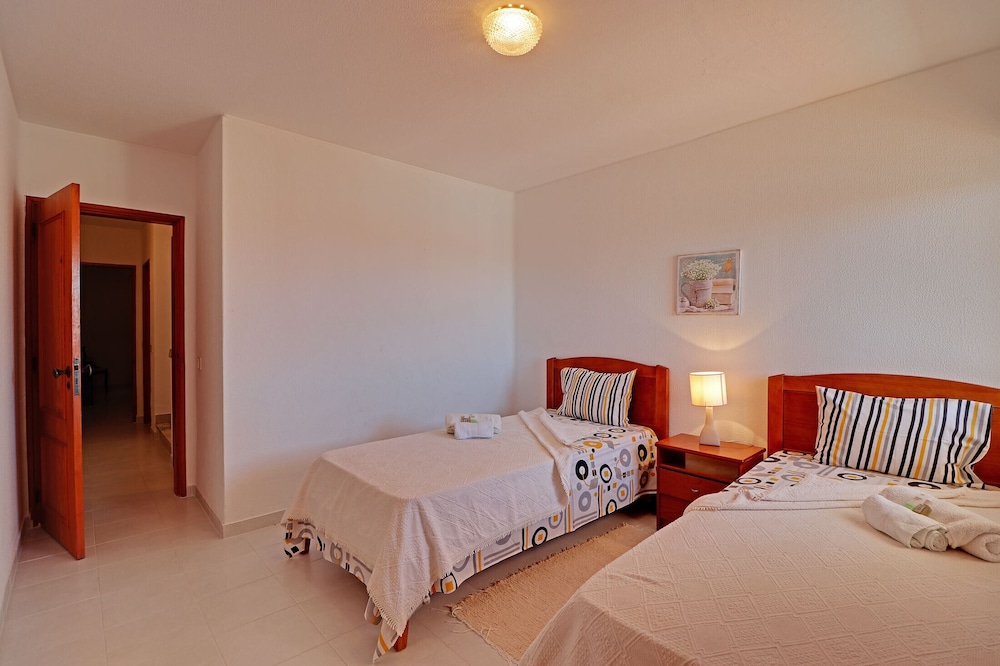 Apartment, 2 Bedrooms, Kitchen, Sea Facing
