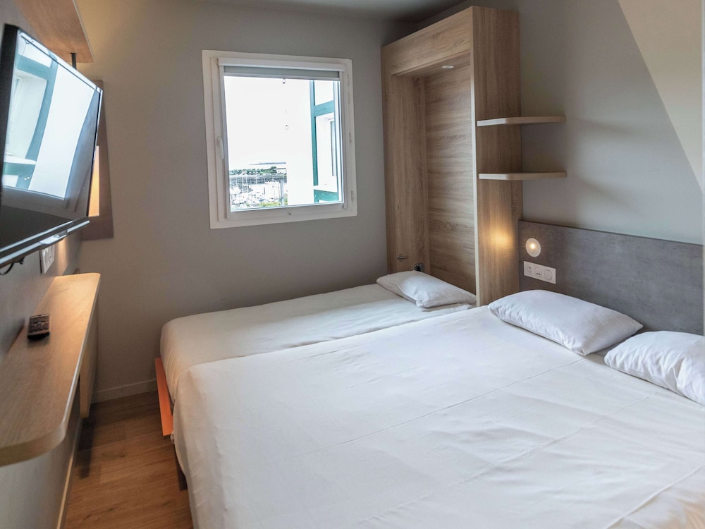 Standard Room, Multiple Beds - Photo 1