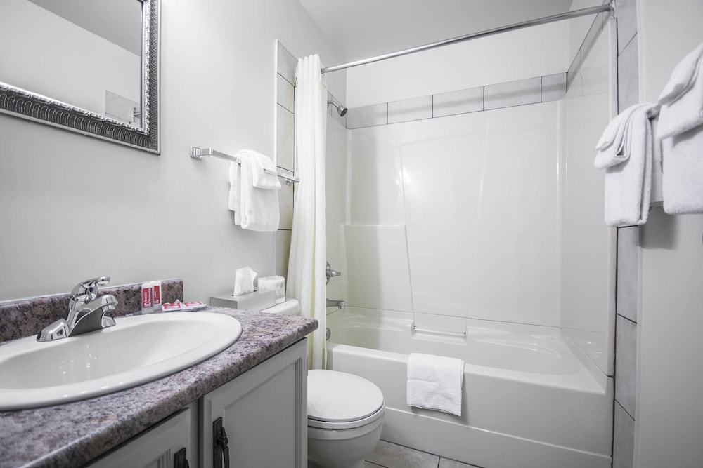 Efficiency, Suite, 2 Queen Beds, Non Smoking, Kitchen - Photo 7