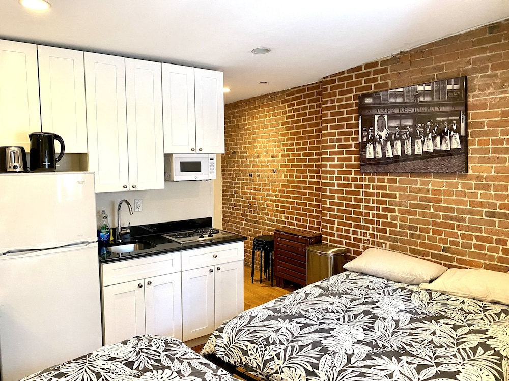 Deluxe Studio, Multiple Beds, Kitchenette photo 2