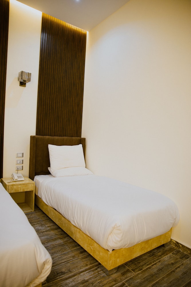 Deluxe Double or Twin Room photo 1