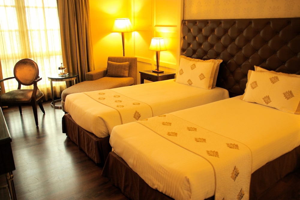Contemporary Room - Photo 3