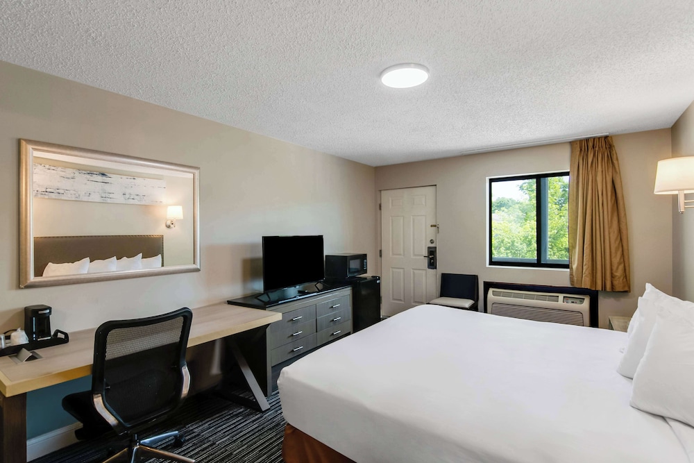 Room, 1 King Bed, Accessible, Non Smoking - Photo 2