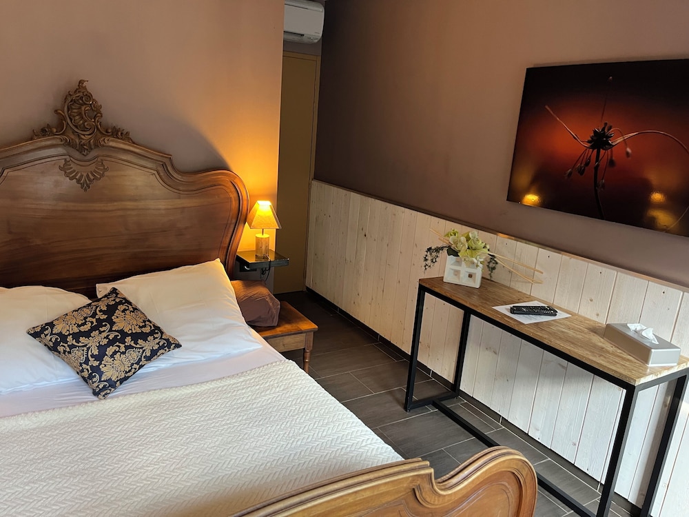 Classic Double Room (Colombier)