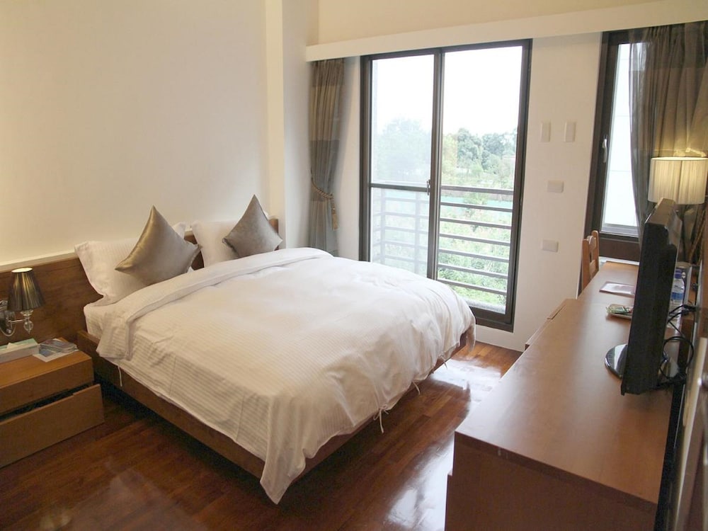 Senior Double Room, 1 Bedroom, Bathtub, Courtyard Area