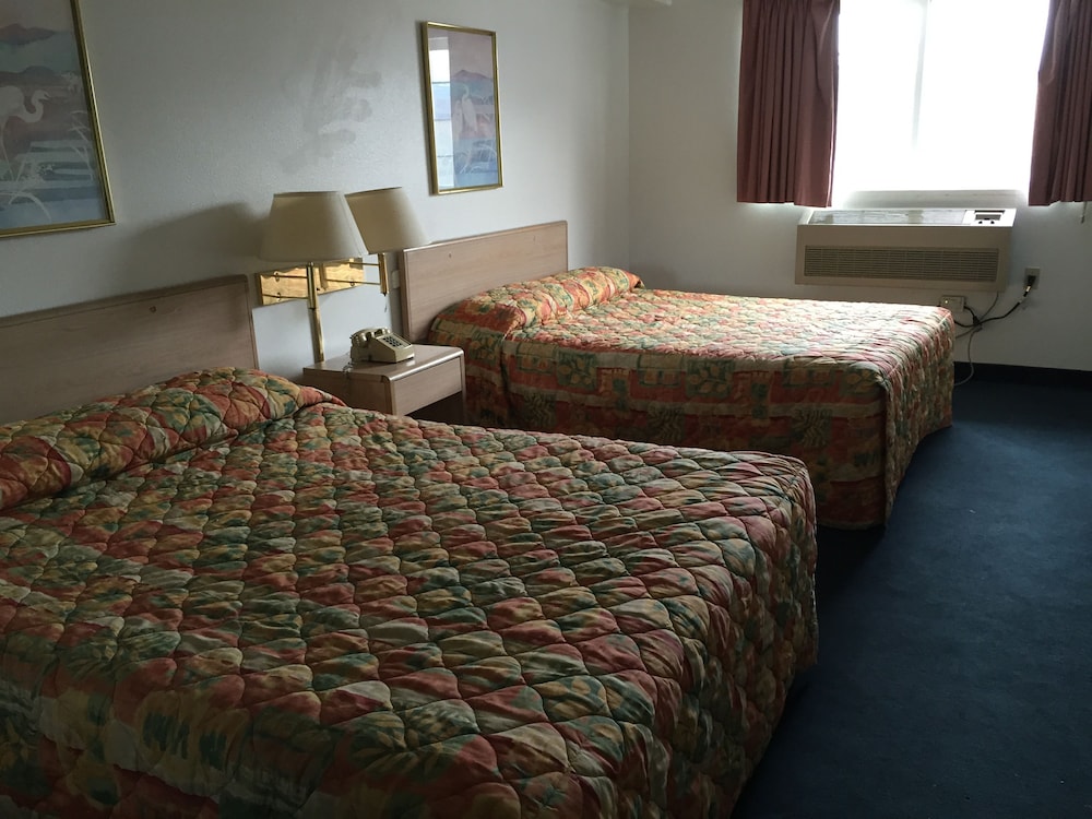 Double Room, 2 Queen Beds, Refrigerator & Microwave