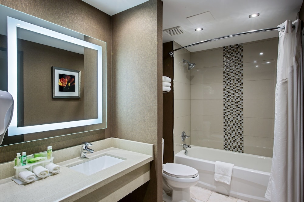 Suite, 1 King Bed, Jetted Tub - Photo 3