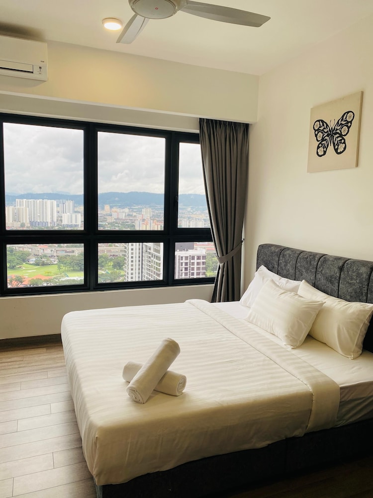 Premium Studio, City View