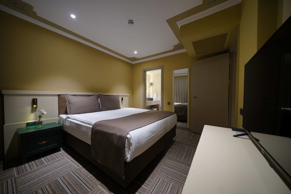 Deluxe Suite photo 1