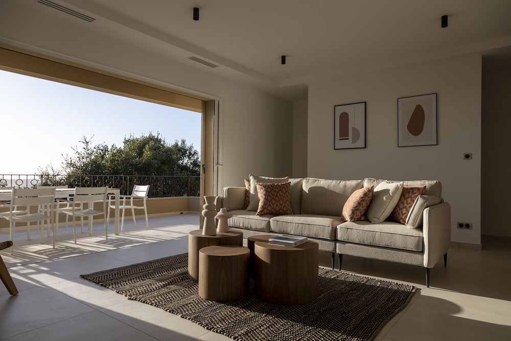 Premium Apartment, 2 Bedrooms, Balcony, Sea Facing photo 2