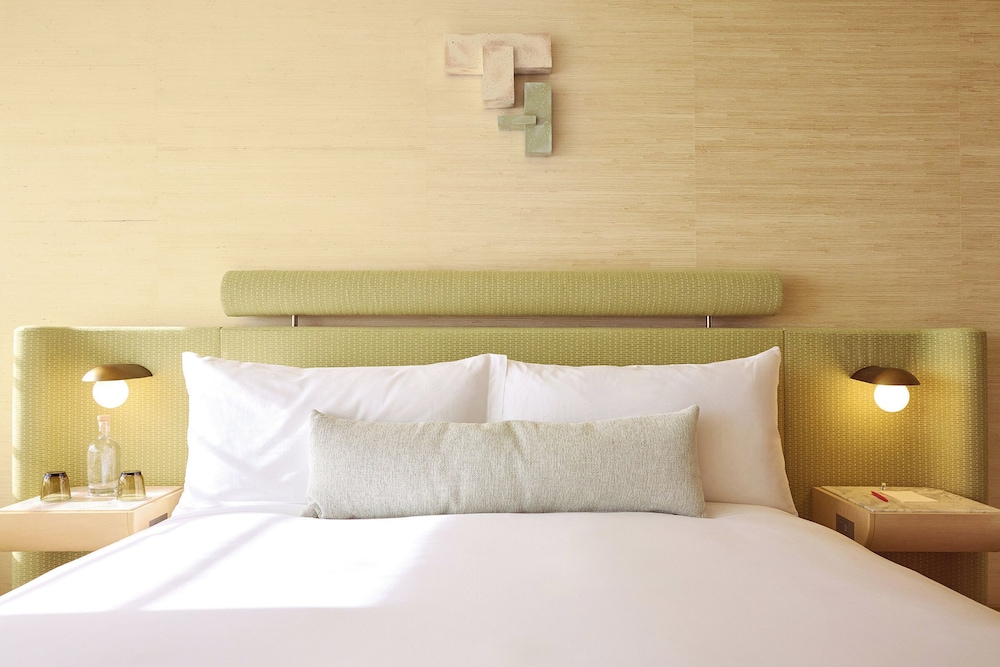 Room, 1 King Bed, Balcony, Partial Ocean View - Photo 6