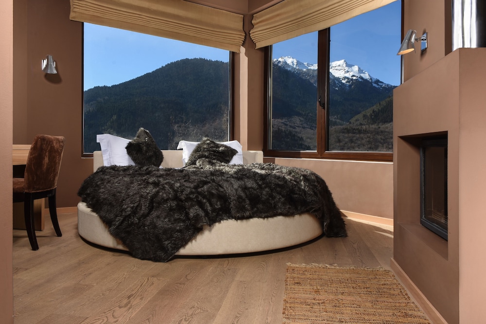 Honeymoon Suite, Mountain View photo 3