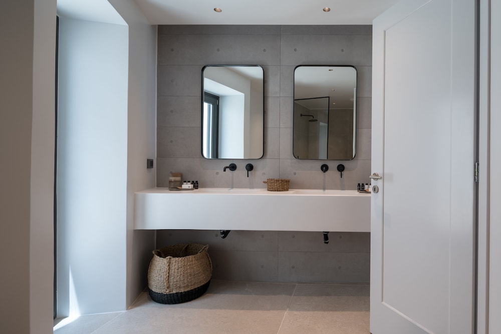 Junior Suite with Private Pool - Photo 2