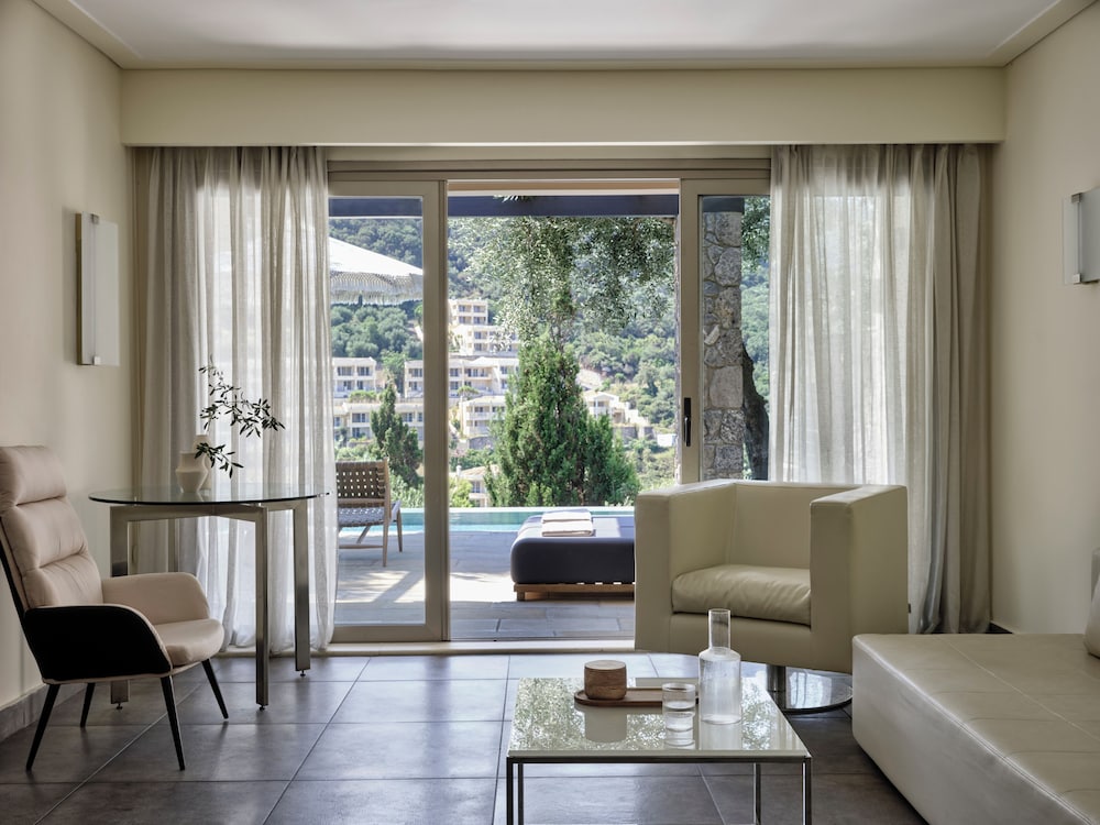Deluxe Double Suite Sea View with Private Pool - Photo 4